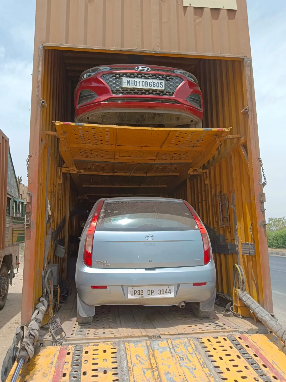 Enclosed Hydraulic Car Carrier Transport
